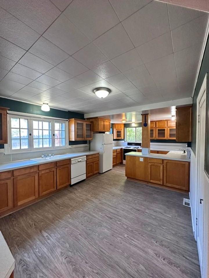 329 S Rogers St - Photo 6 of 25
