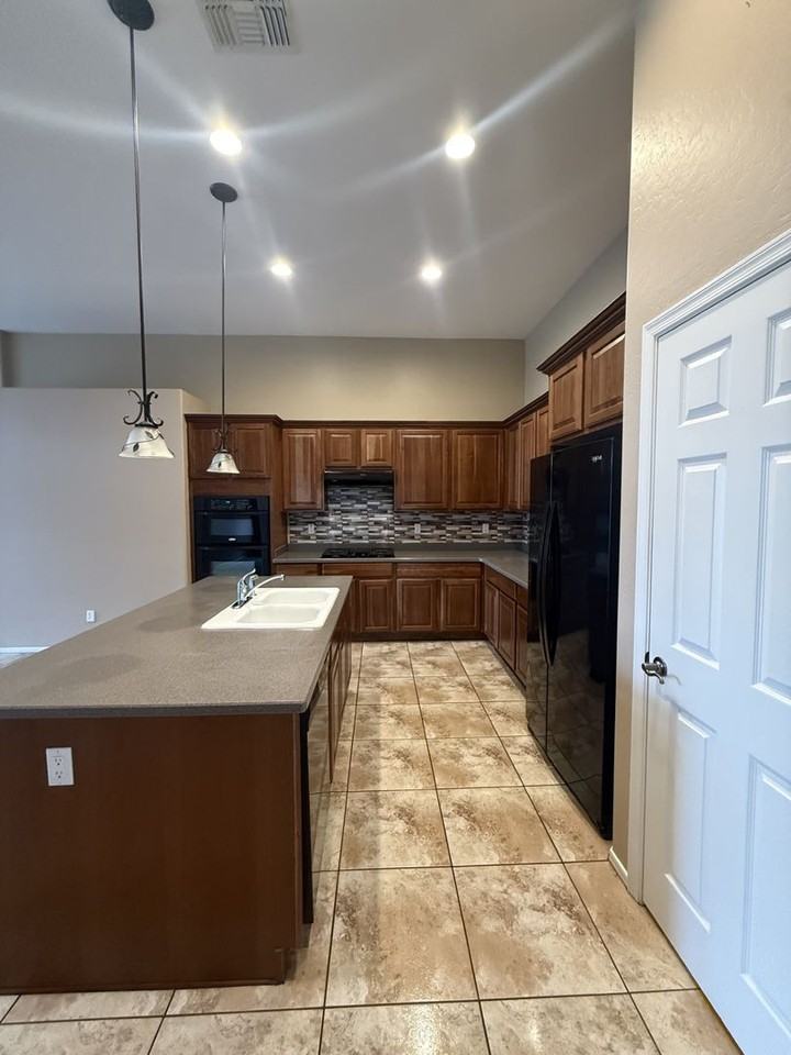 22165 N Celtic Ave - Photo 4 of 20