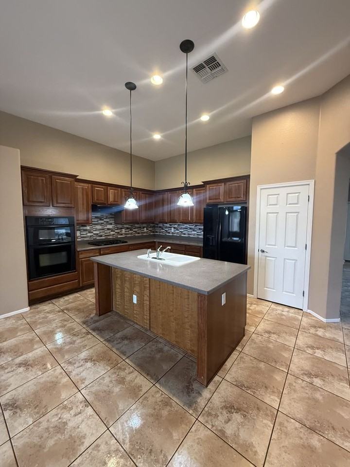 22165 N Celtic Ave - Photo 5 of 20