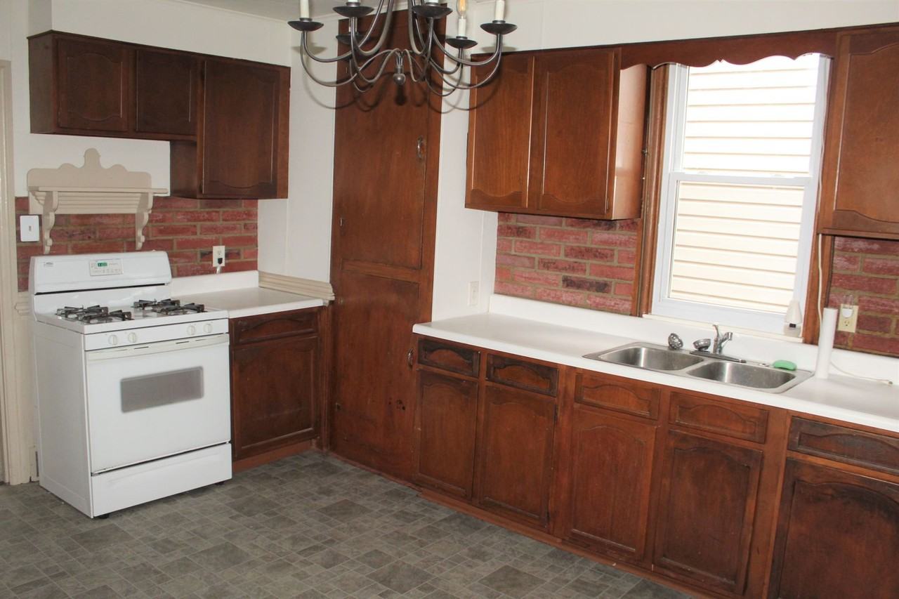 157 S Main St - Photo 3 of 9
