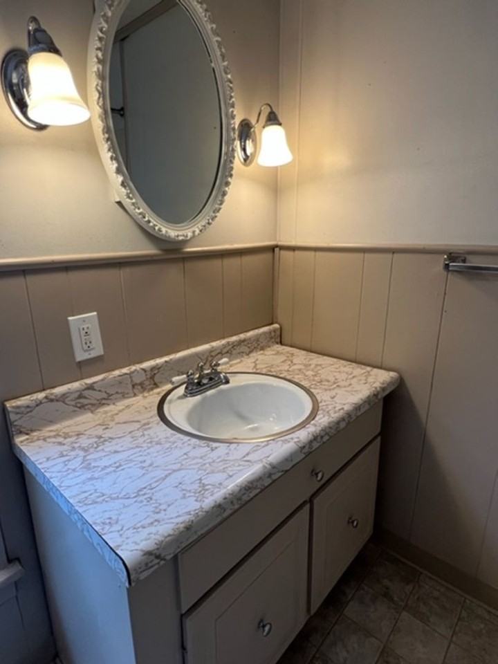 157 S Main St - Photo 5 of 9