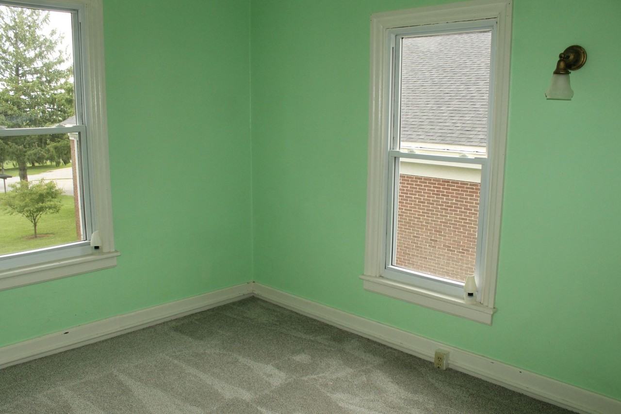 157 S Main St - Photo 6 of 9
