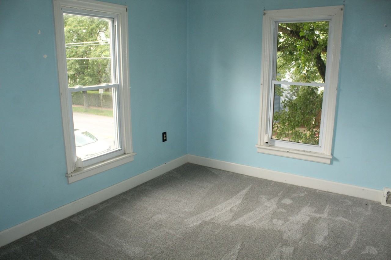 157 S Main St - Photo 7 of 9
