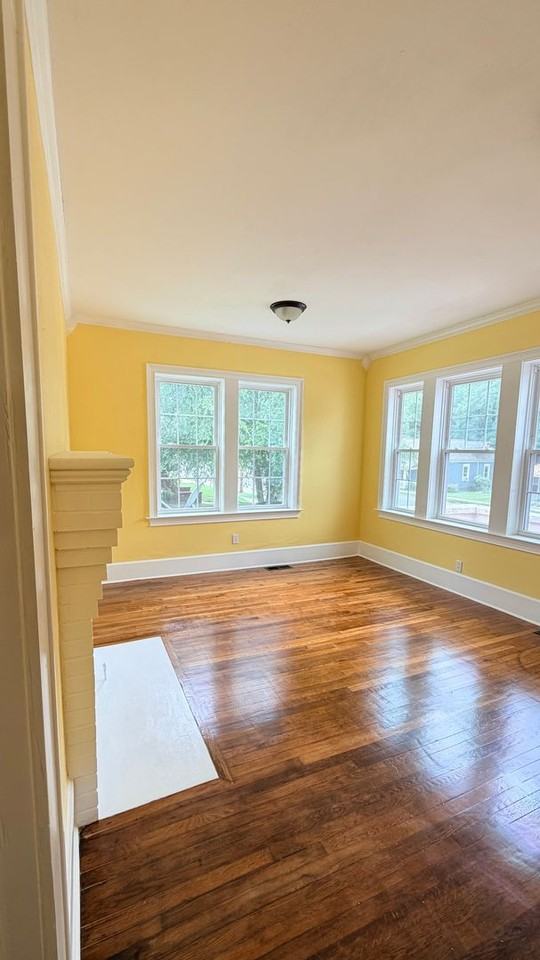 403 E Elm St - Photo 5 of 25