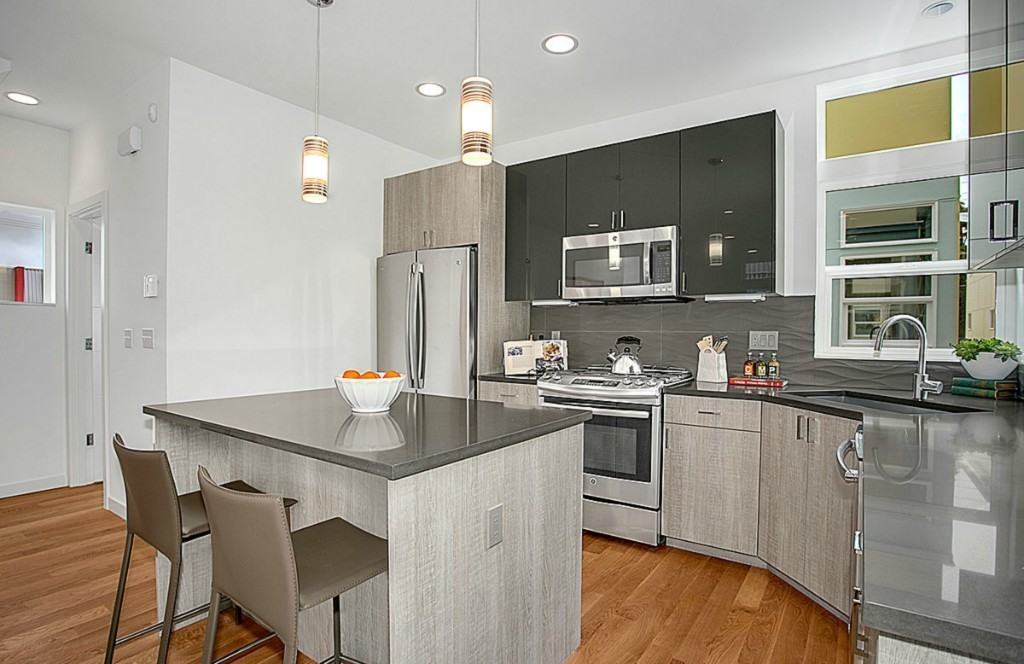 944 N 97th St - Photo 5 of 17