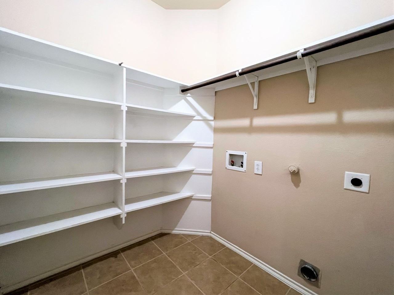 9605 Straightaway Dr - Photo 5 of 16