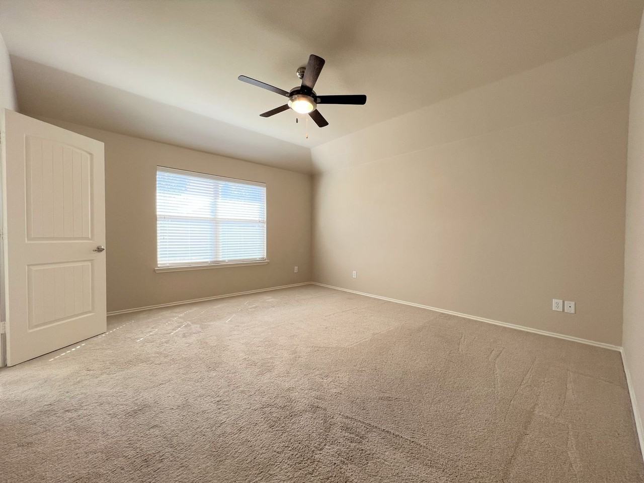 9605 Straightaway Dr - Photo 7 of 16