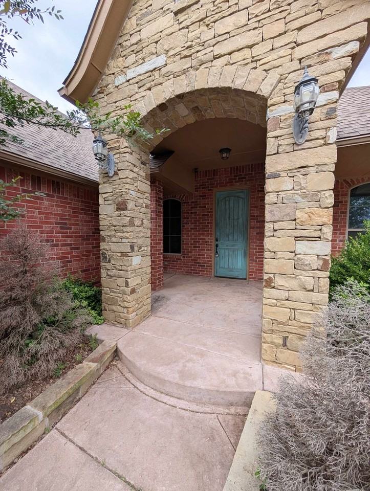 6405 Bent Wood Dr - Photo 2 of 24