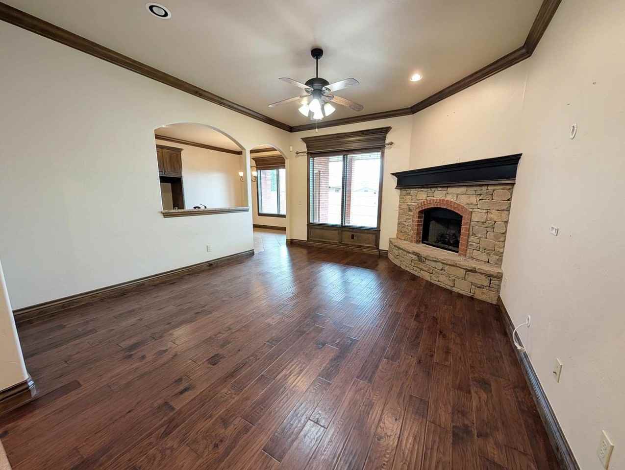 6405 Bent Wood Dr - Photo 3 of 24