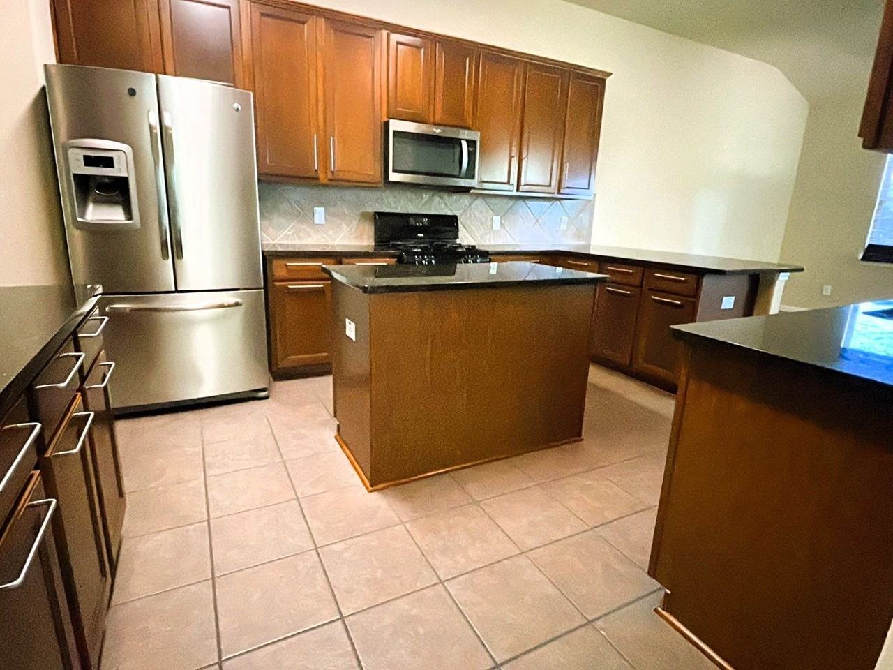 1014 Spring Lakes Haven Dr - Photo 4 of 24