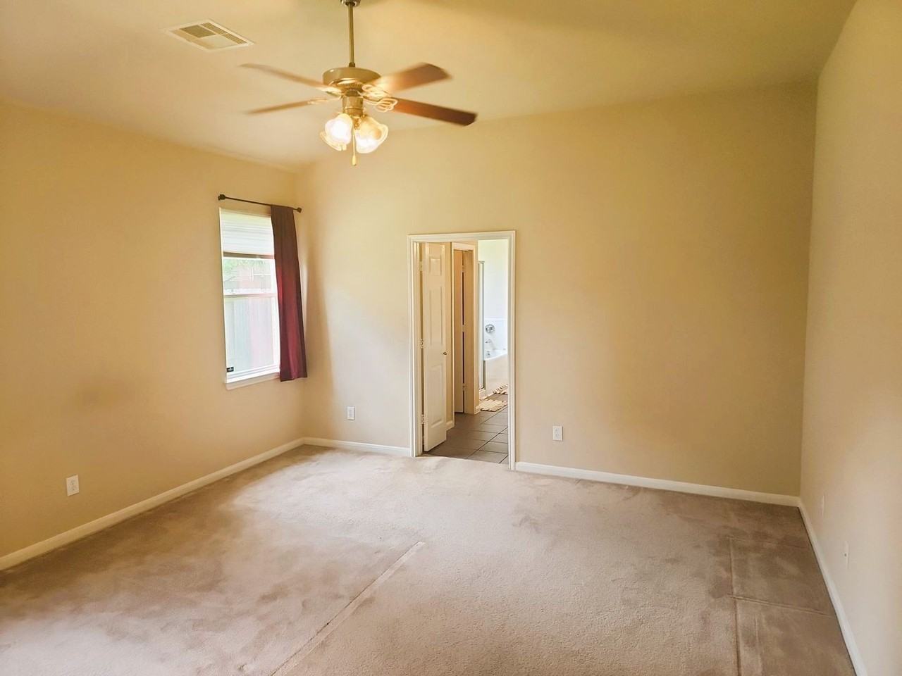 1014 Spring Lakes Haven Dr - Photo 5 of 24