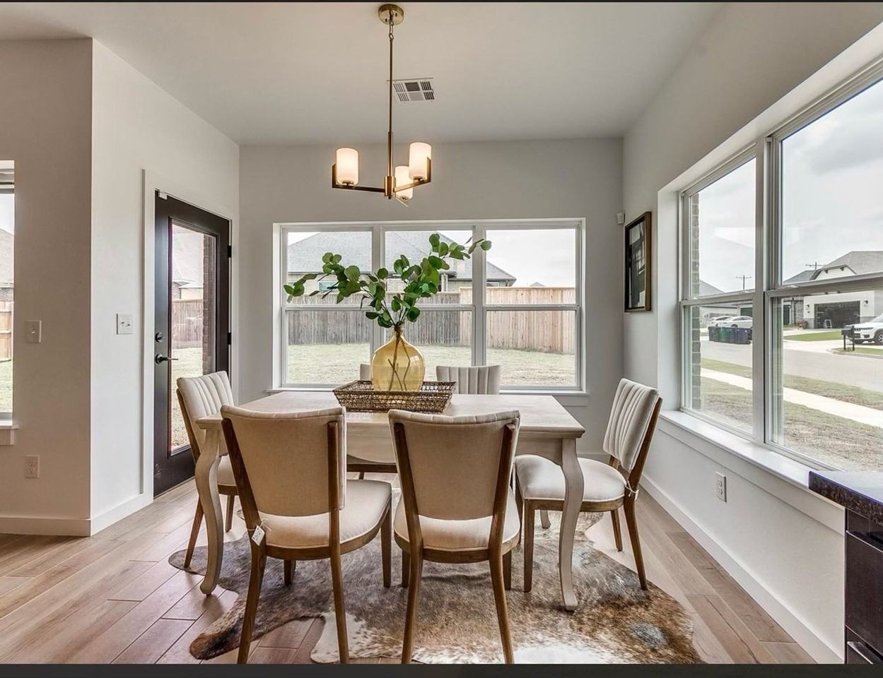 14500 Chambery Ct - Photo 2 of 8