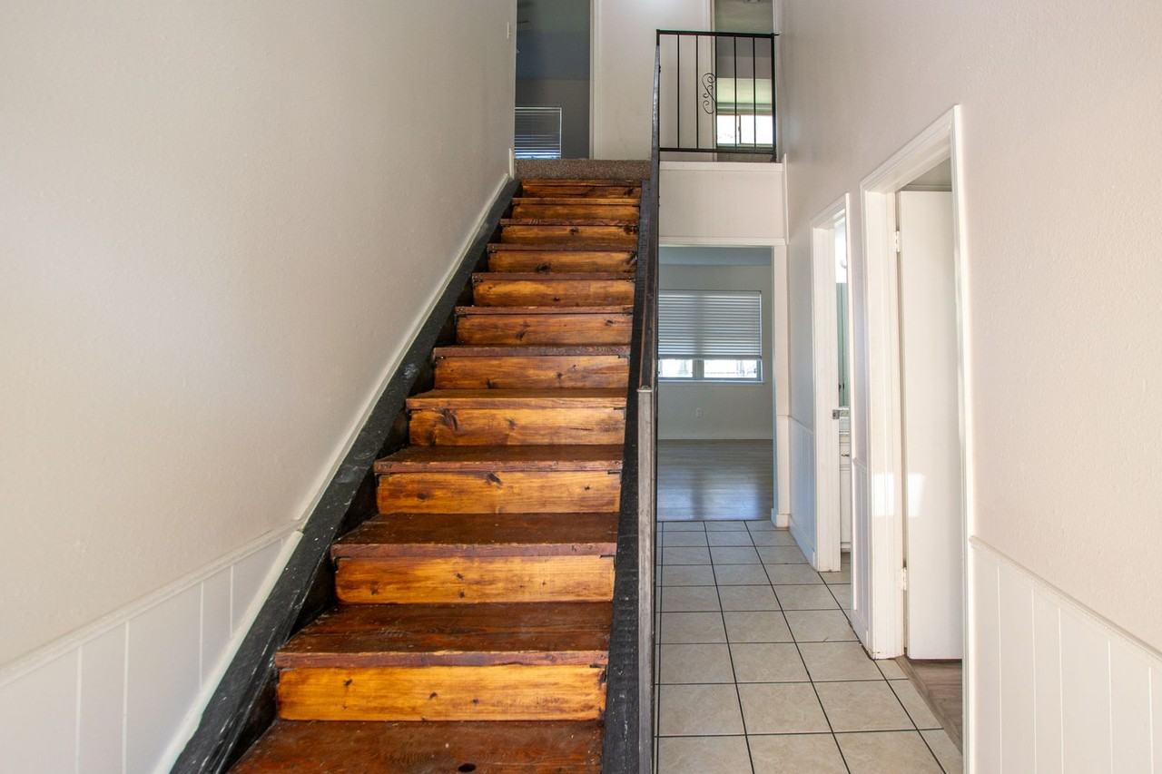 224 S Bouziden Dr - Photo 5 of 31
