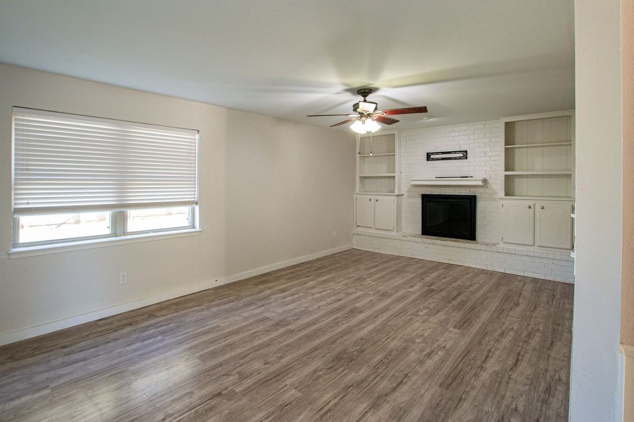 224 S Bouziden Dr - Photo 6 of 31