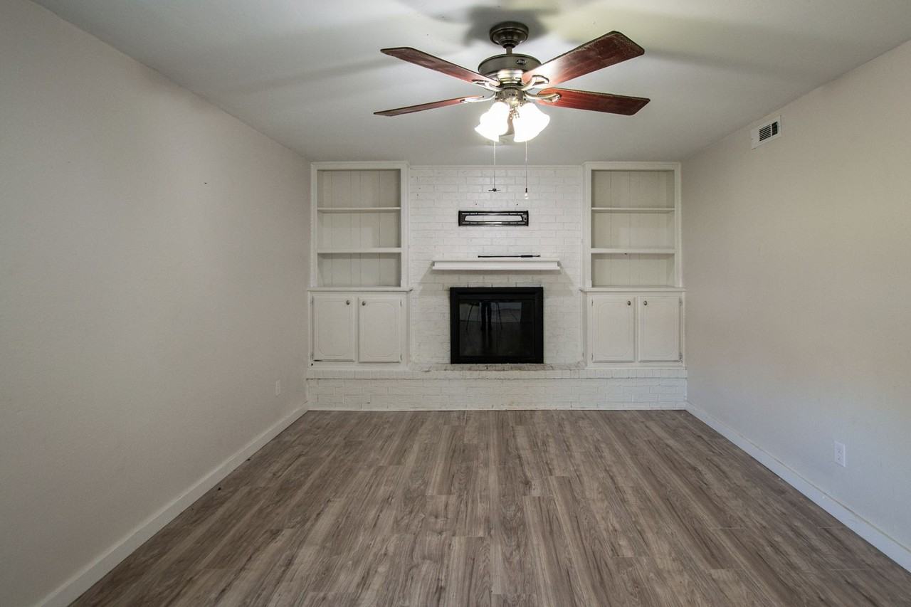224 S Bouziden Dr - Photo 7 of 31