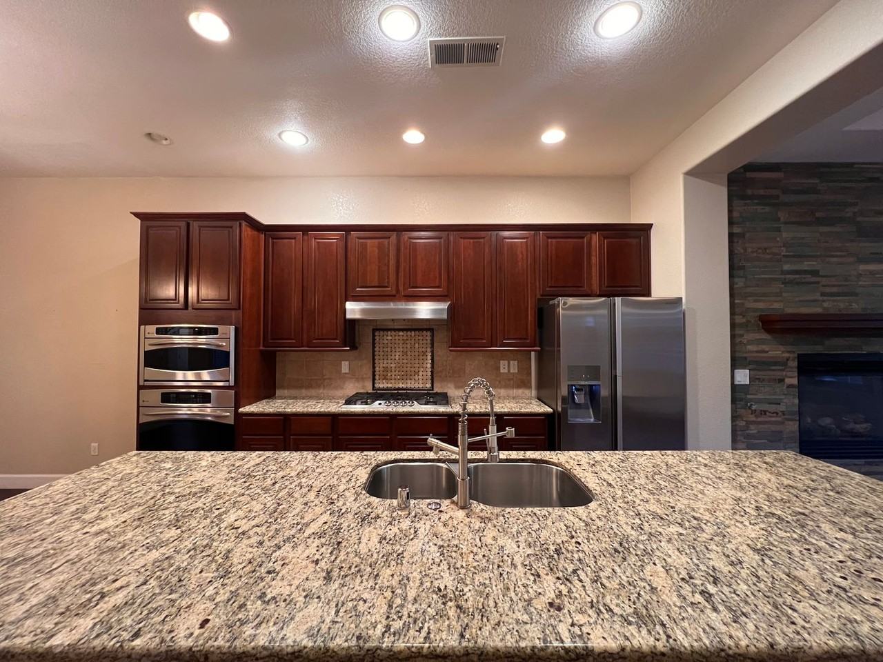 10880 Pentwater Dr - Photo 4 of 41