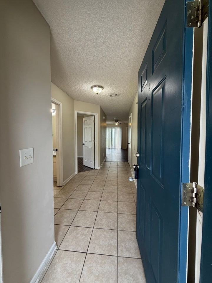 23 Talbot Ct - Photo 2 of 28