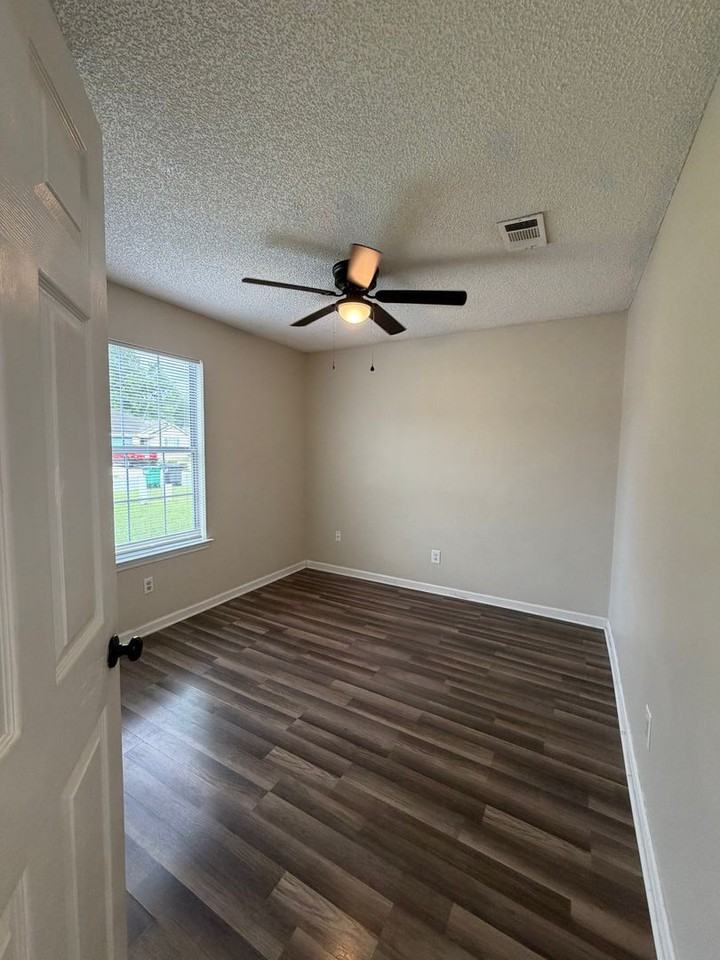 23 Talbot Ct - Photo 3 of 28