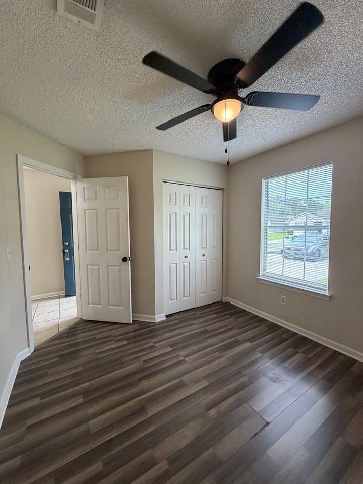 23 Talbot Ct - Photo 7 of 28