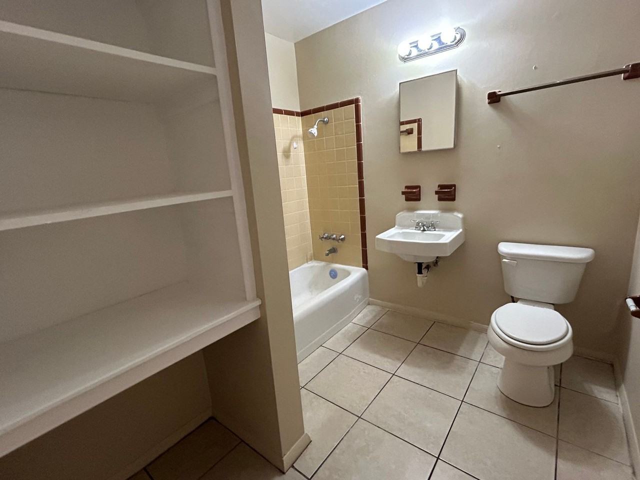 519 6th Ave W #1 - Photo 4 of 12