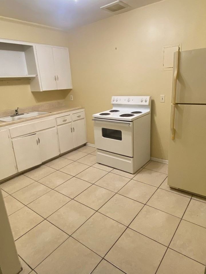 519 6th Ave W #1 - Photo 7 of 12