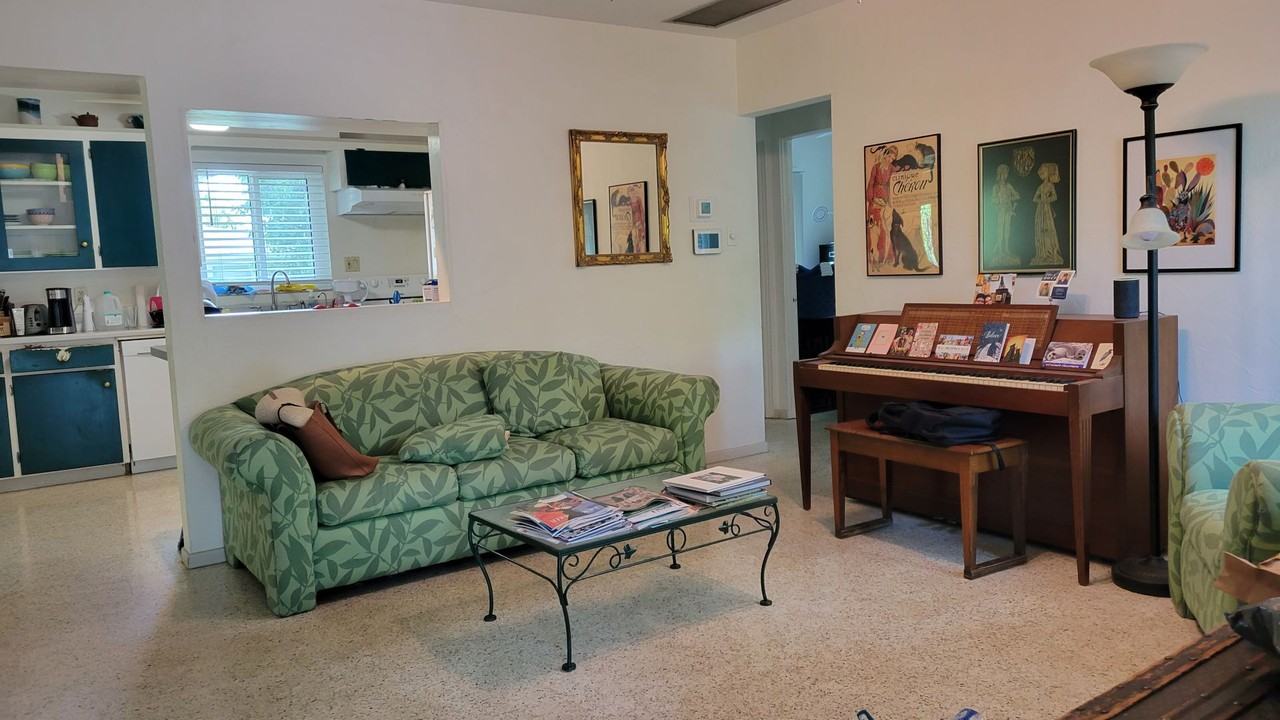 640 47th St - Photo 4 of 12
