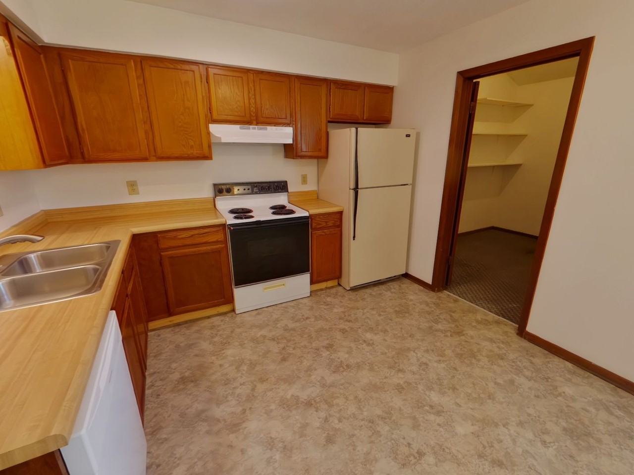 3227 S Illinois Ave #4 - Photo 4 of 10
