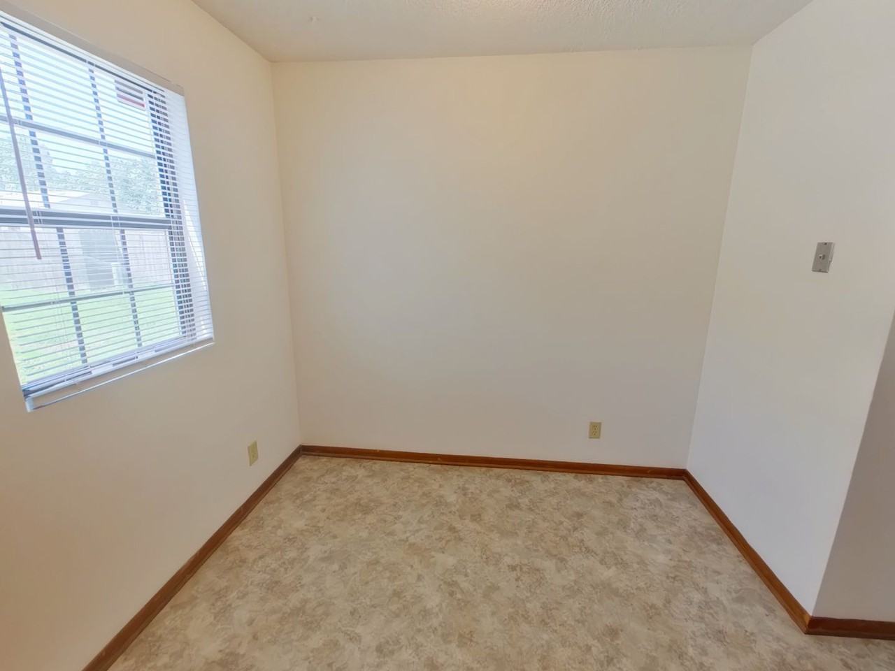 3227 S Illinois Ave #4 - Photo 5 of 10