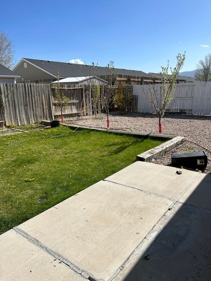 4266 W 275 N - Photo 2 of 15