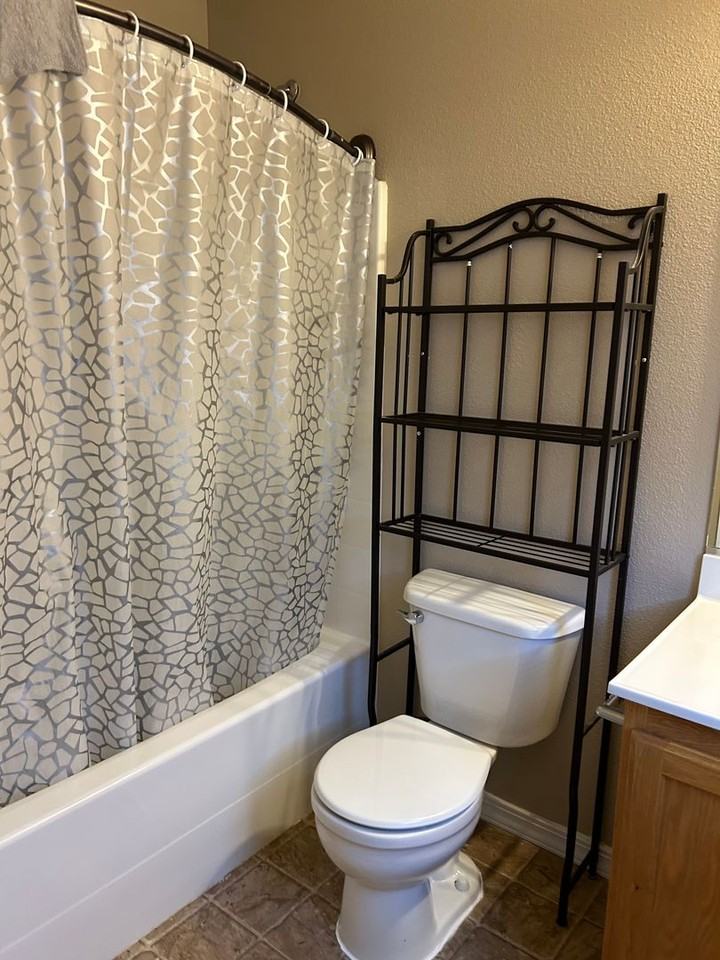 4266 W 275 N - Photo 7 of 15