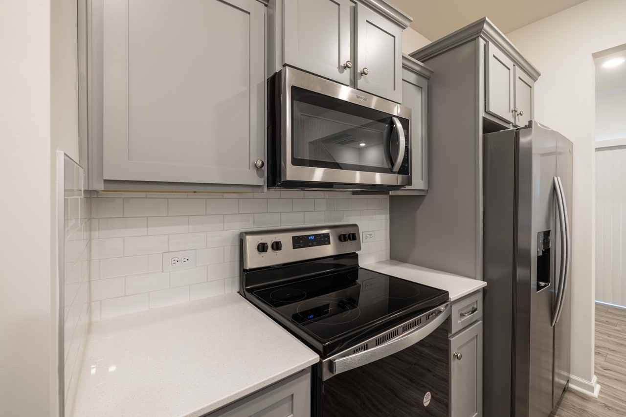 1373 Darlington Dr - Photo 7 of 17