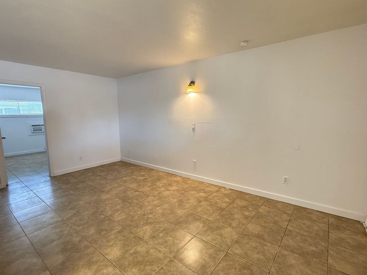 13913 N Palm St #12 - Photo 5 of 10