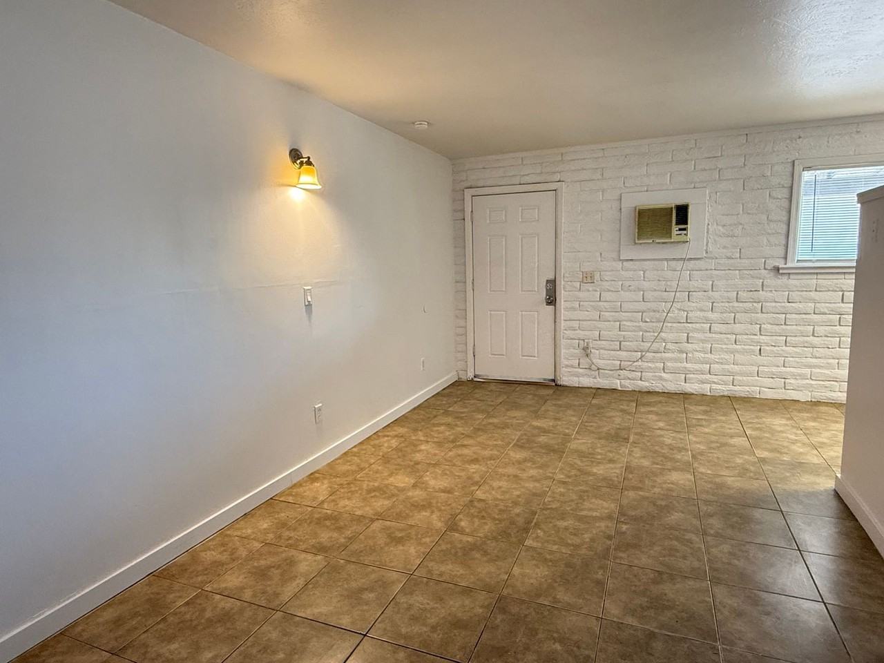 13913 N Palm St #12 - Photo 6 of 10