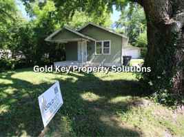 featured image of 2412 E 7th St