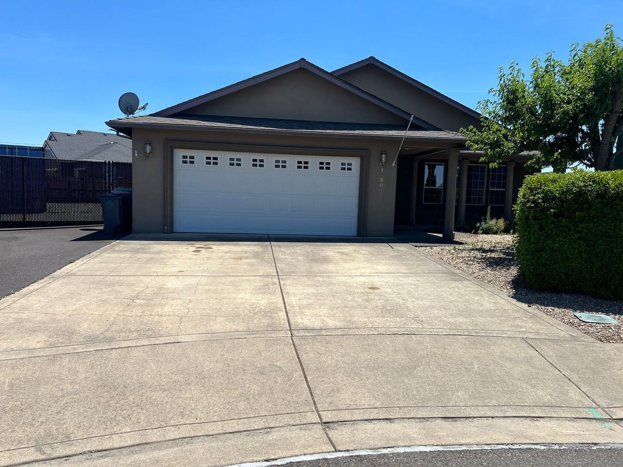 1460 Oxford Park Dr - Photo 2 of 23