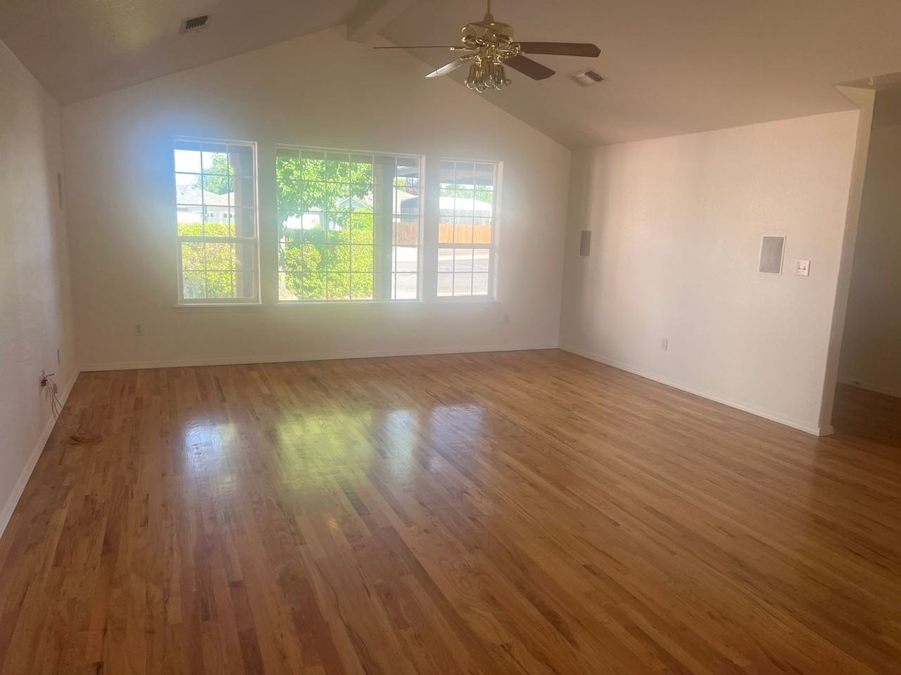 1460 Oxford Park Dr - Photo 3 of 23