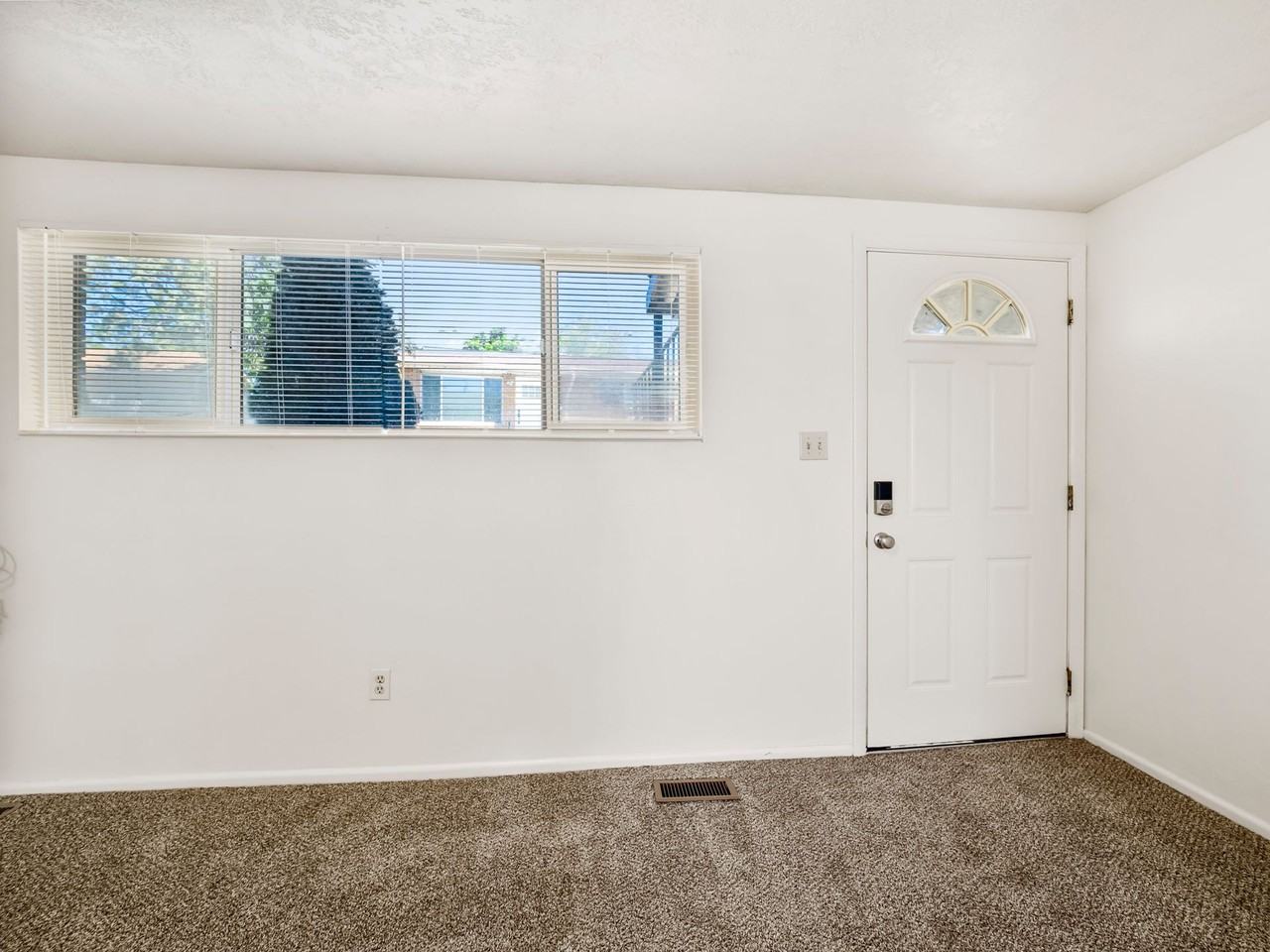 Hal-255 E 500 N Orem, UT 84057 - Photo 4 of 21