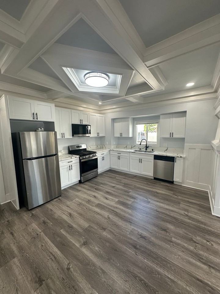 217 W 43rd St - Photo 3 of 29