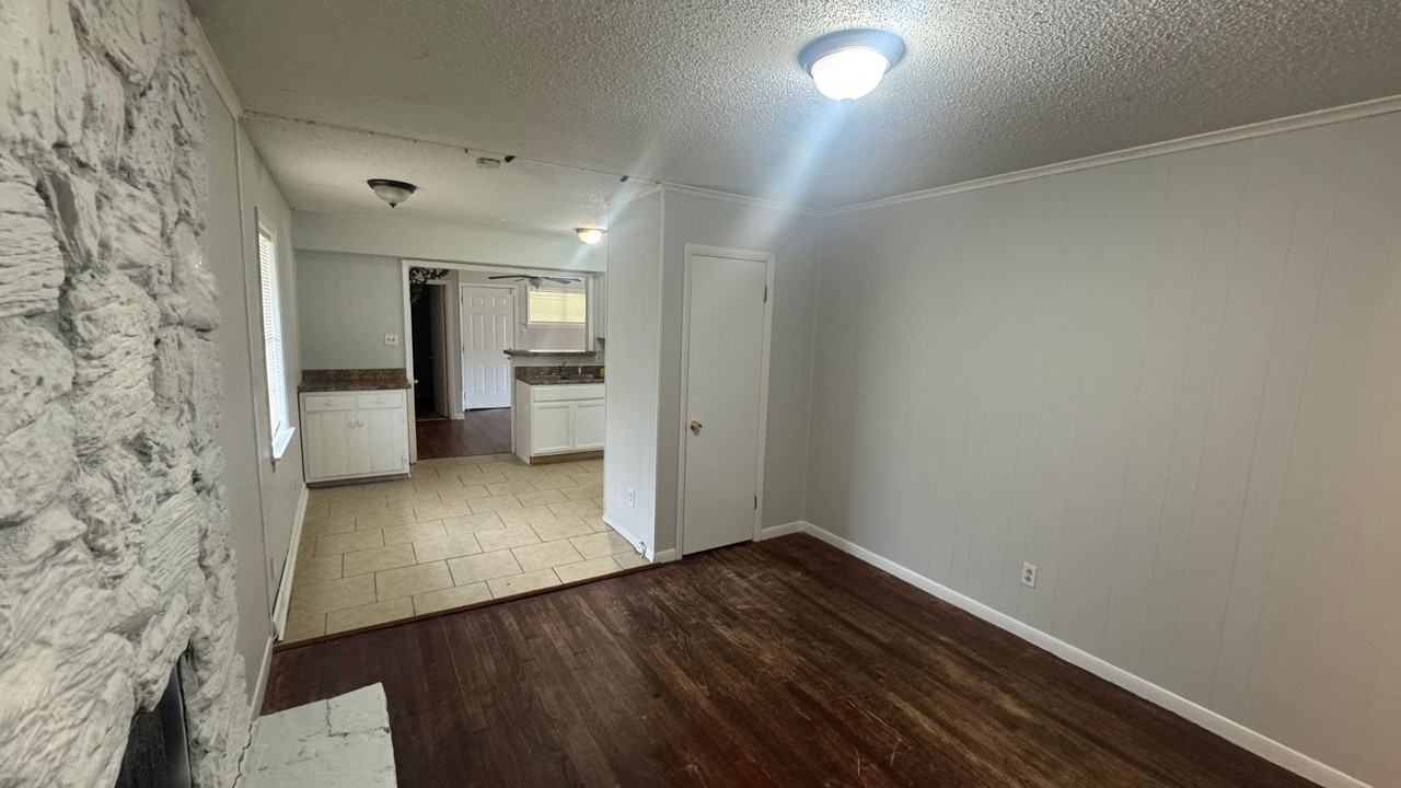 1814 Marjorie St - Photo 4 of 15