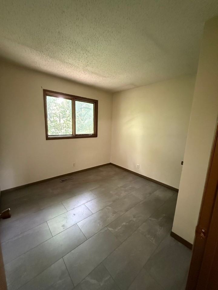 727 Westridge Rd - Photo 2 of 10