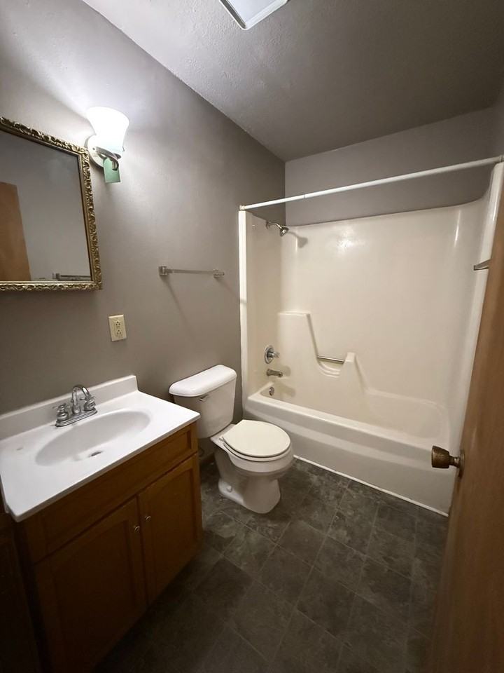 727 Westridge Rd - Photo 4 of 10