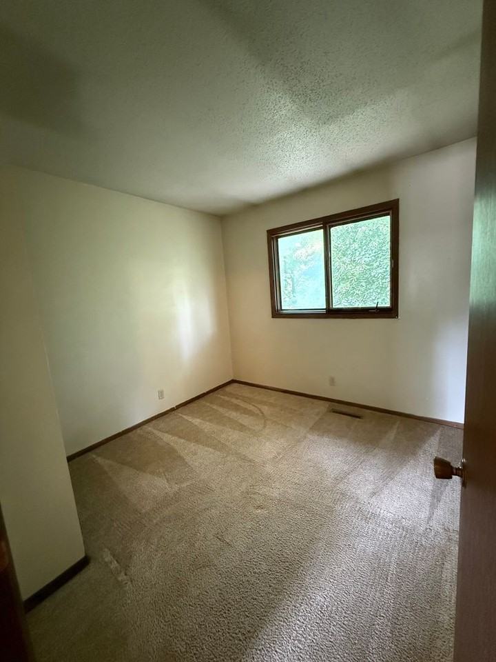 729 Westridge Rd - Photo 2 of 8