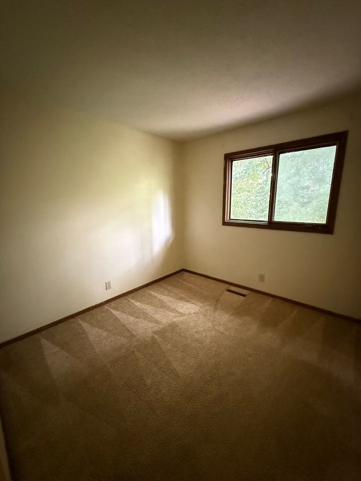 729 Westridge Rd - Photo 3 of 8