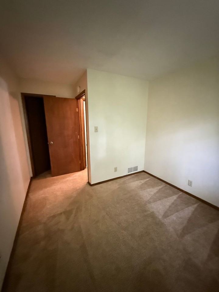 729 Westridge Rd - Photo 4 of 8
