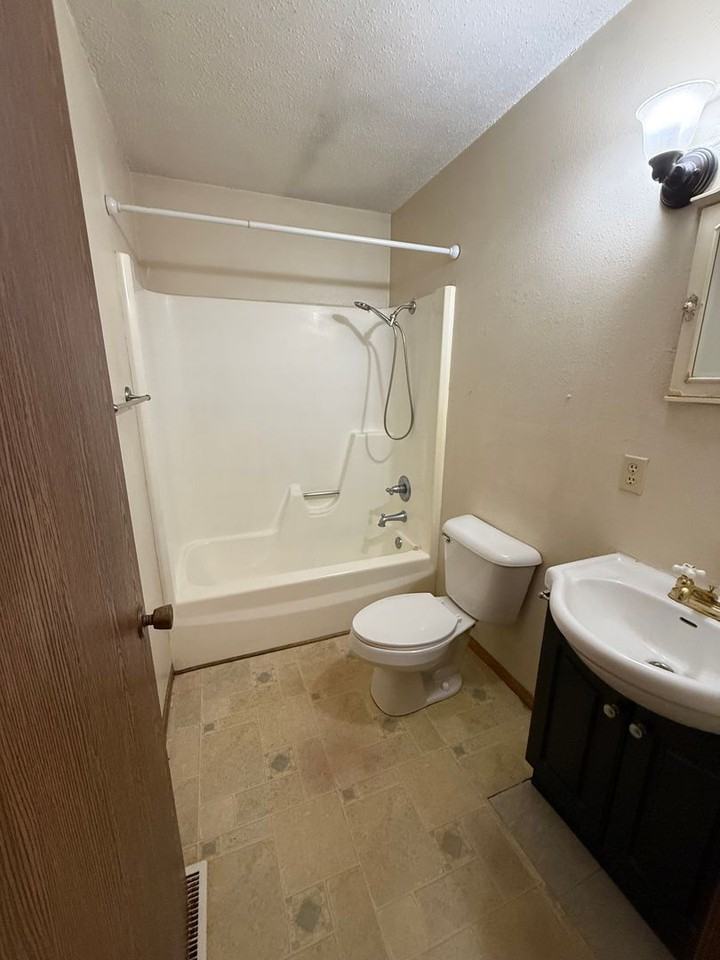 729 Westridge Rd - Photo 5 of 8
