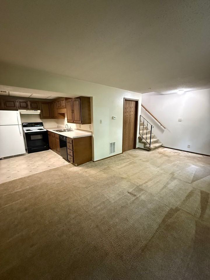 729 Westridge Rd - Photo 7 of 8