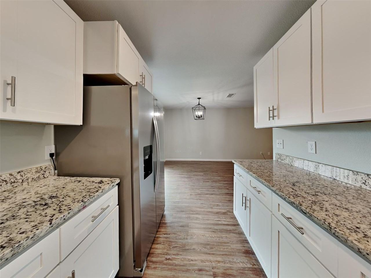 549 Park Center Blvd - Photo 6 of 21