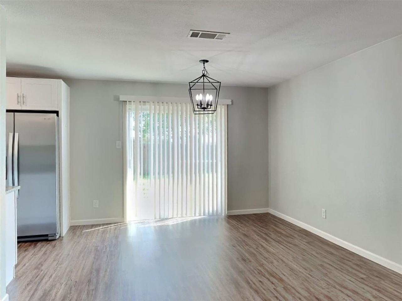 549 Park Center Blvd - Photo 7 of 21