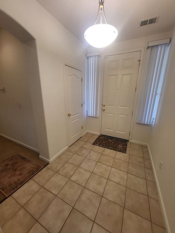 1903 Teal Dr - Photo 3 of 18