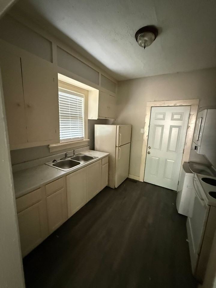 3808 Northview Dr - Photo 3 of 8